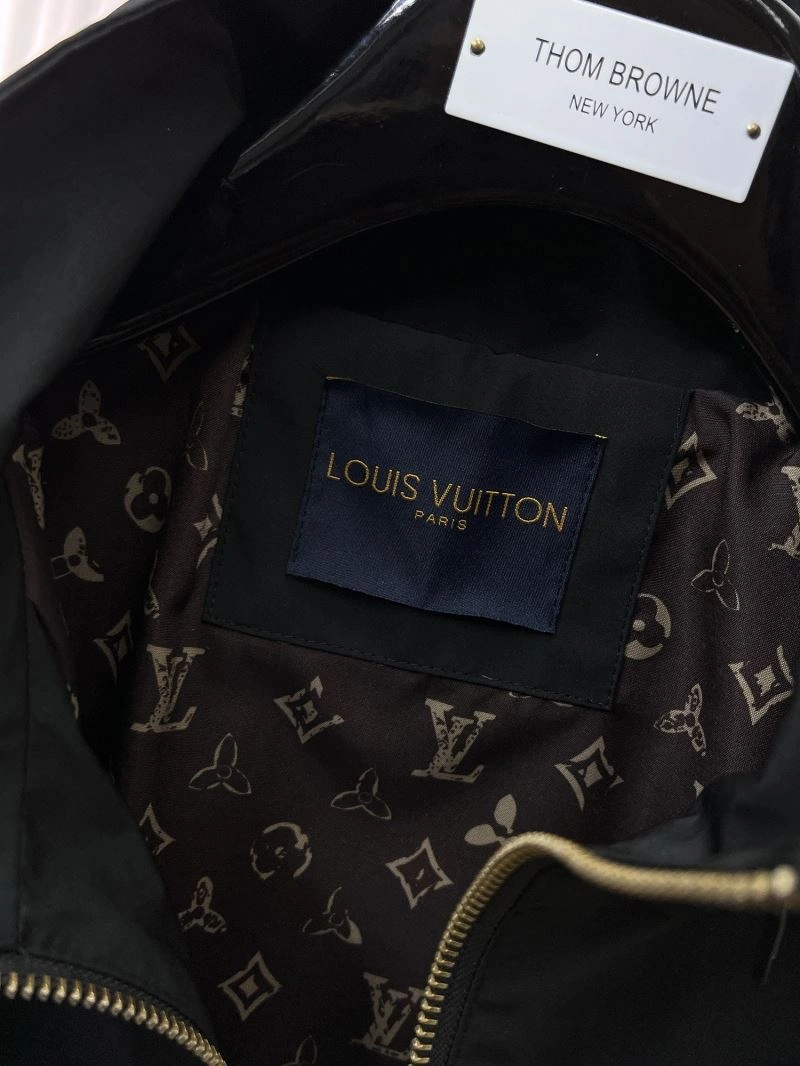 Lightweight Louis Vuitton Outwear 136509
