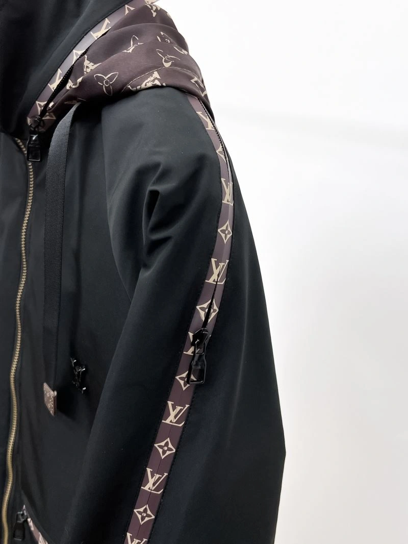 Lightweight Louis Vuitton Outwear 136509