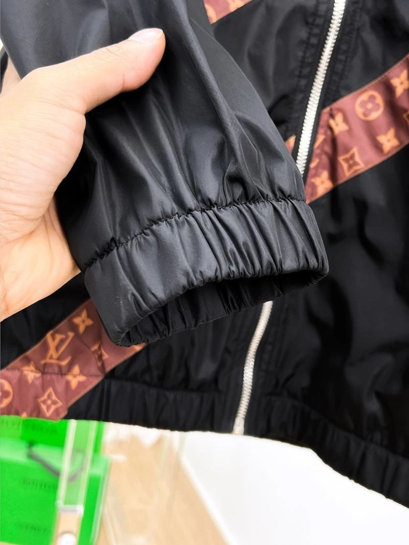 Louis Vuitton Outwear Durable 136494