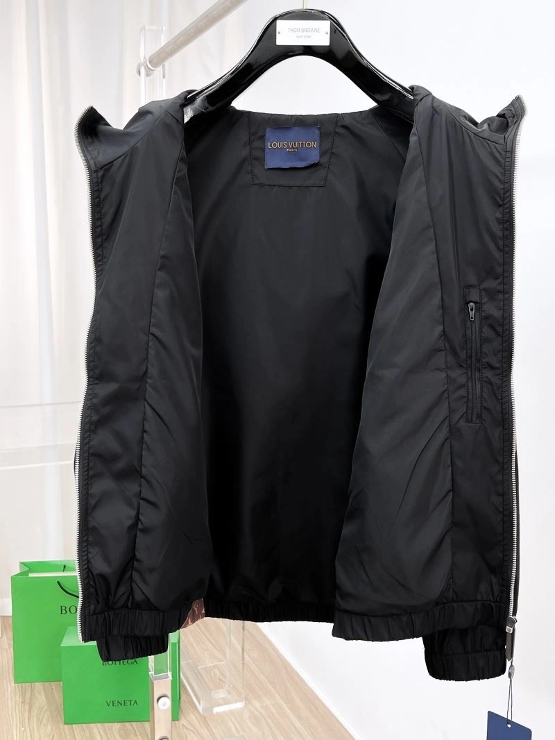 Louis Vuitton Outwear Durable 136494
