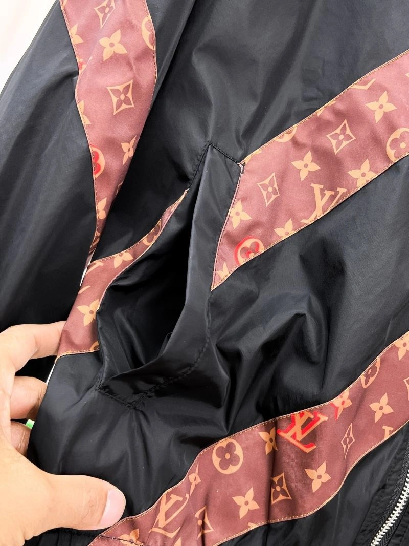 Louis Vuitton Outwear Durable 136494
