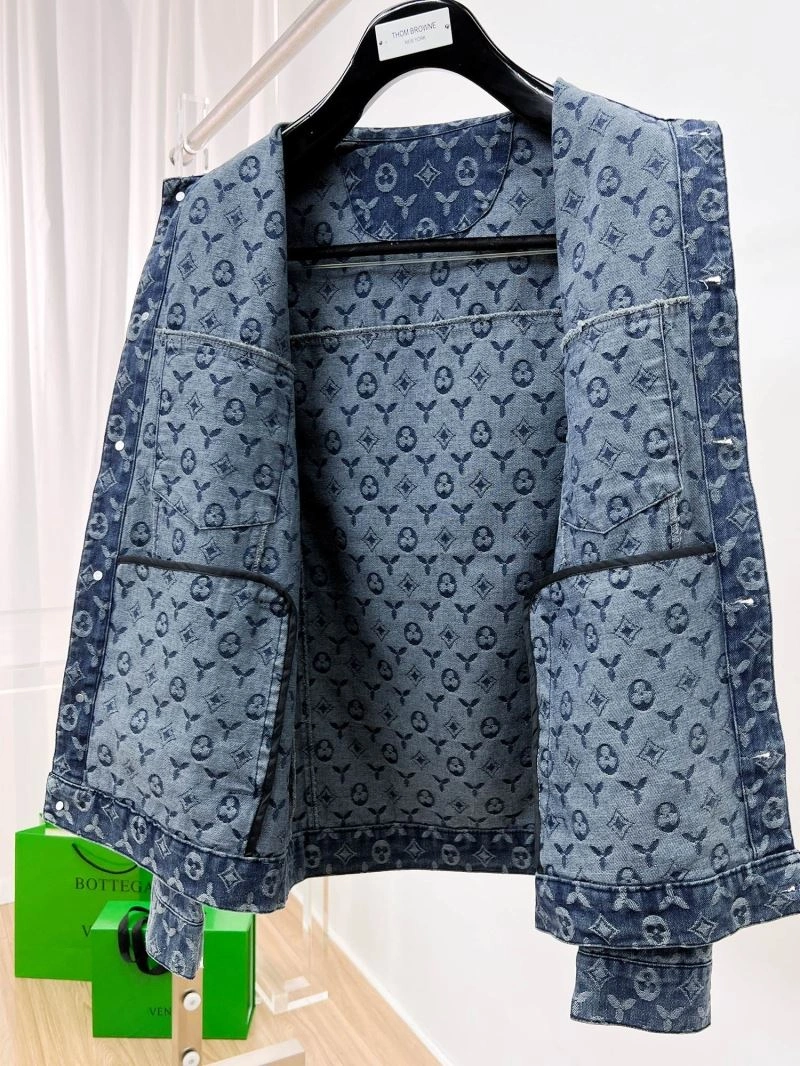 Trendy Louis Vuitton Outwear 136489