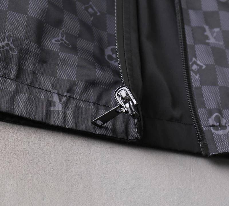 Chic Louis Vuitton Outwear 136479