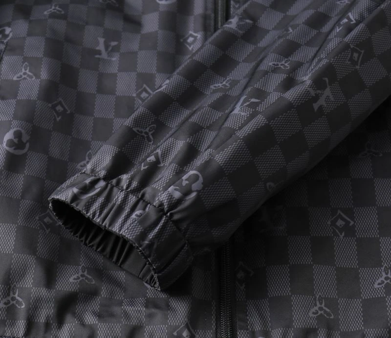 Chic Louis Vuitton Outwear 136479