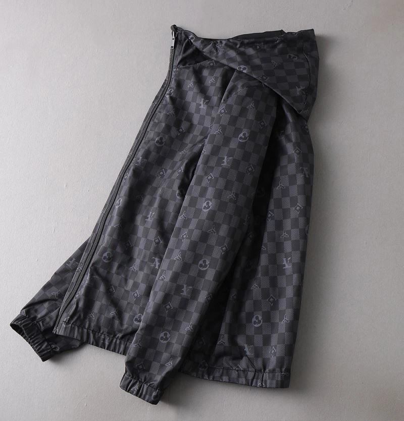 Chic Louis Vuitton Outwear 136479