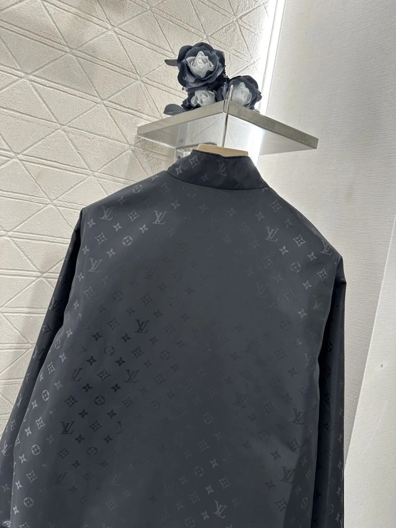 Louis Vuitton Outwear Contemporary 131057