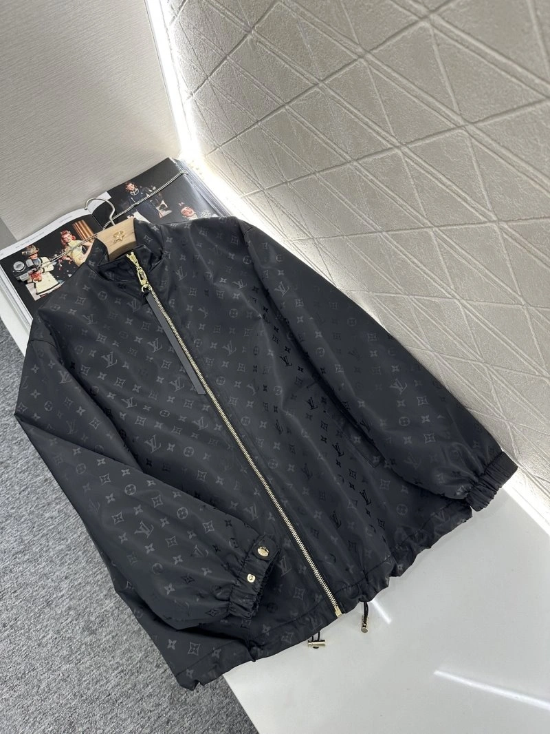 Louis Vuitton Outwear Contemporary 131057