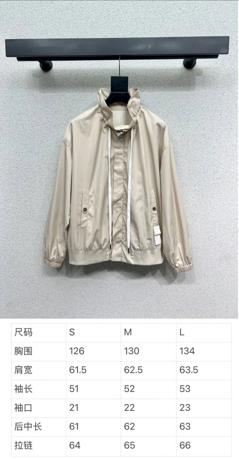 Flexible Louis Vuitton Outwear 131064