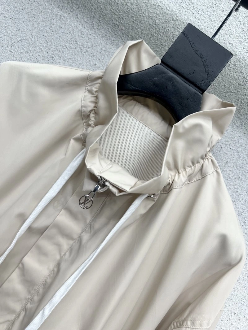 Flexible Louis Vuitton Outwear 131064
