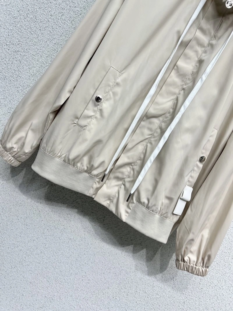 Flexible Louis Vuitton Outwear 131064