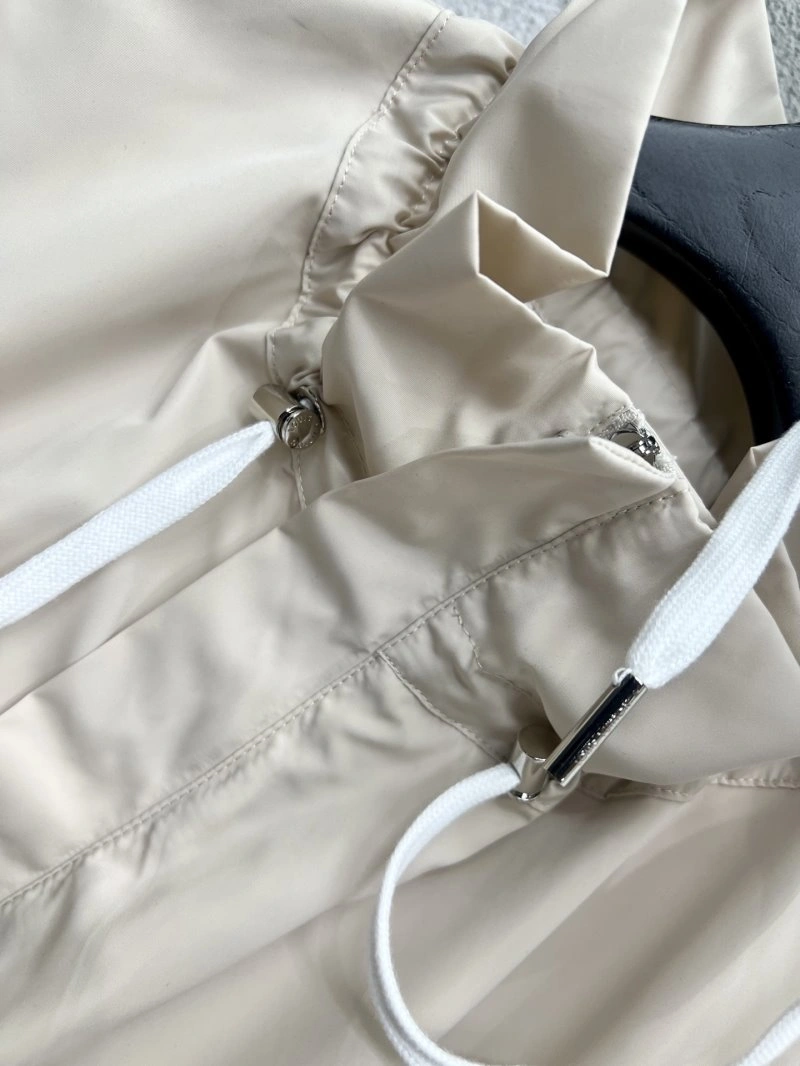 Flexible Louis Vuitton Outwear 131064