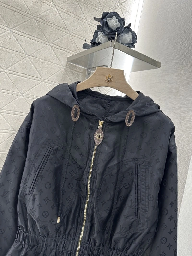 Louis Vuitton Outwear Sleek 131069