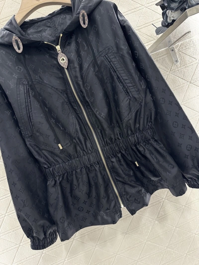Louis Vuitton Outwear Sleek 131069