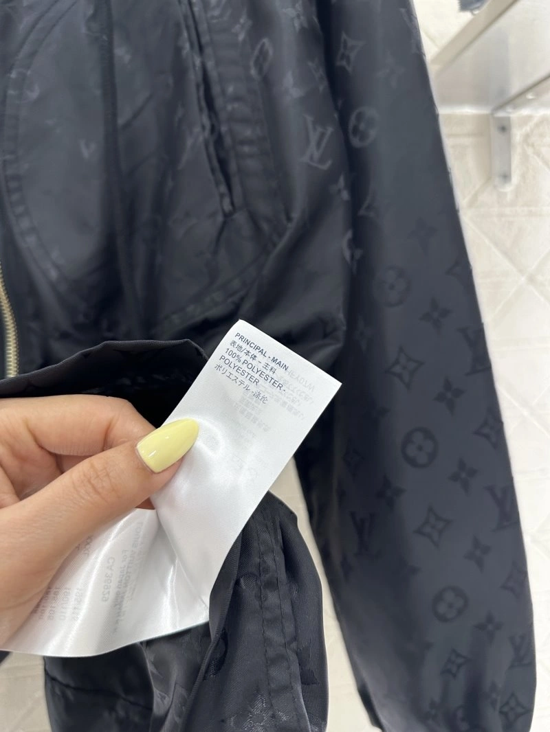 Louis Vuitton Outwear Sleek 131069