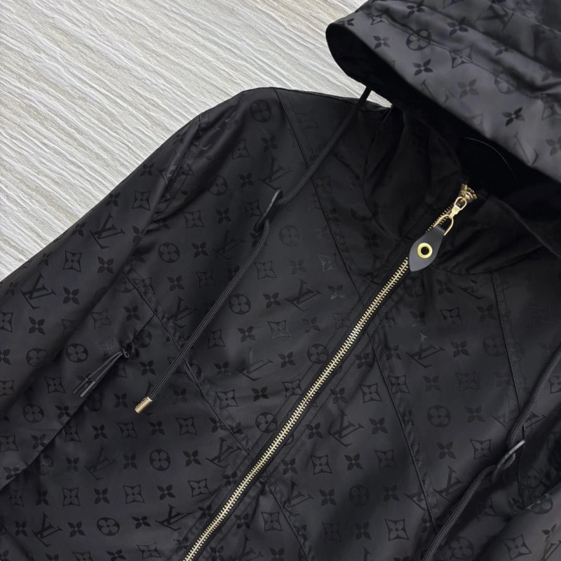FlexibleFit Louis Vuitton Outwear 131770