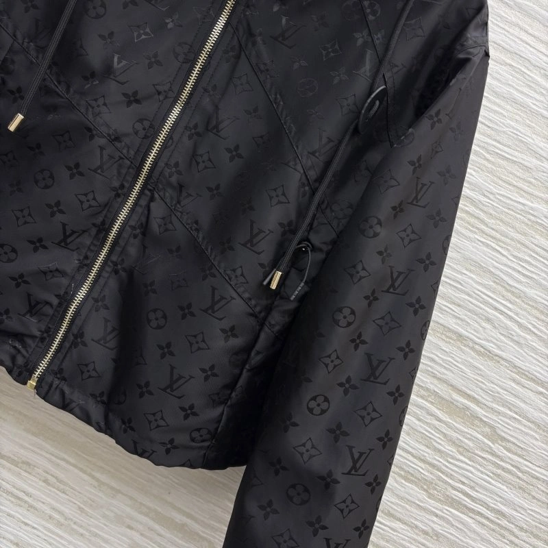 FlexibleFit Louis Vuitton Outwear 131770