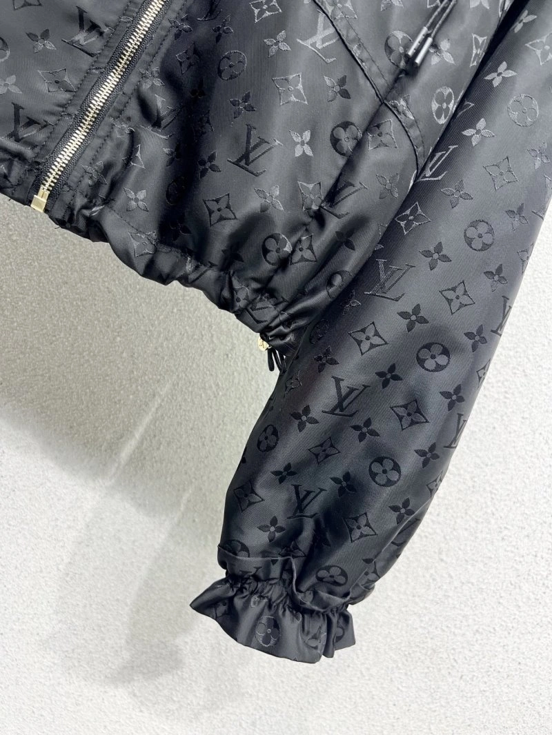 Louis Vuitton Outwear Durable 131774