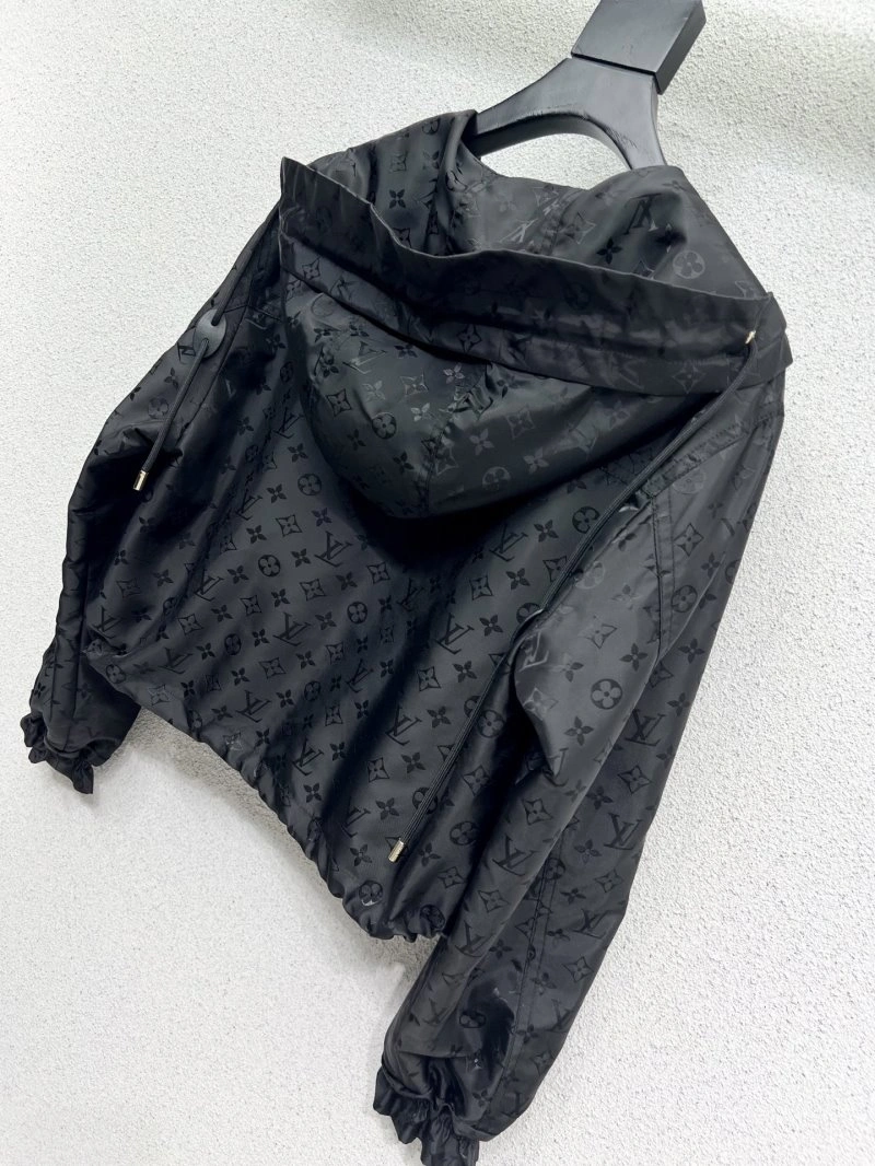 Louis Vuitton Outwear Durable 131774