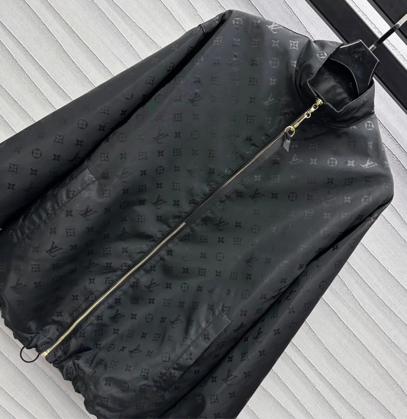 Fashionable Louis Vuitton Outwear 130745