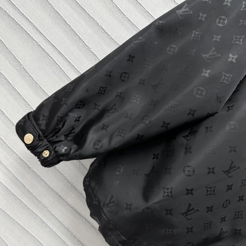 Fashionable Louis Vuitton Outwear 130745