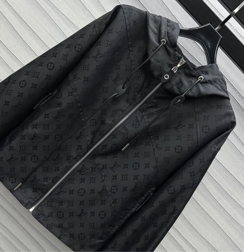 Louis Vuitton Outwear Resilient 130738