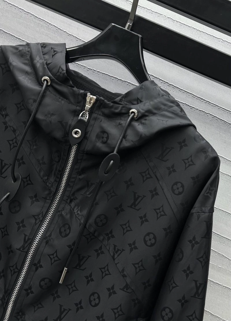 Louis Vuitton Outwear Resilient 130738