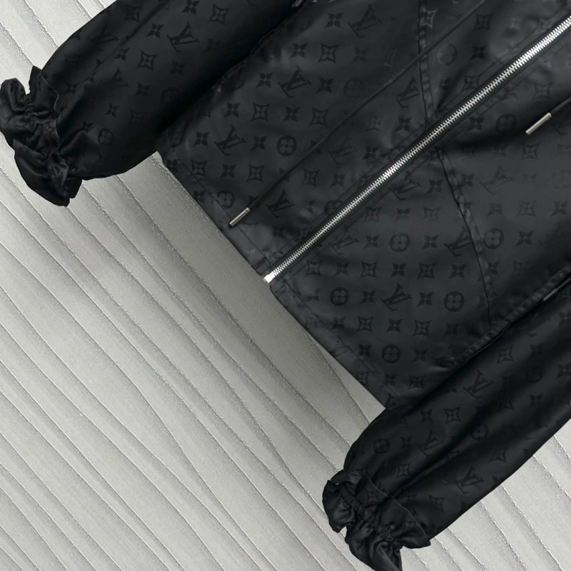 Louis Vuitton Outwear Resilient 130738
