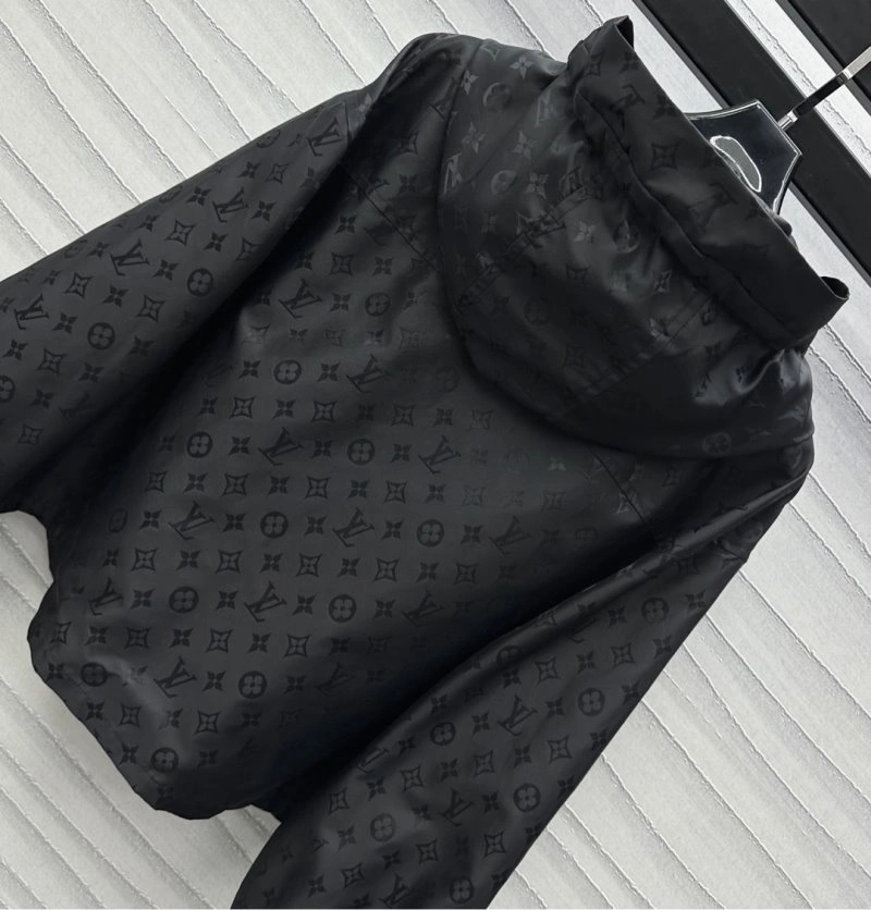 Louis Vuitton Outwear Resilient 130738