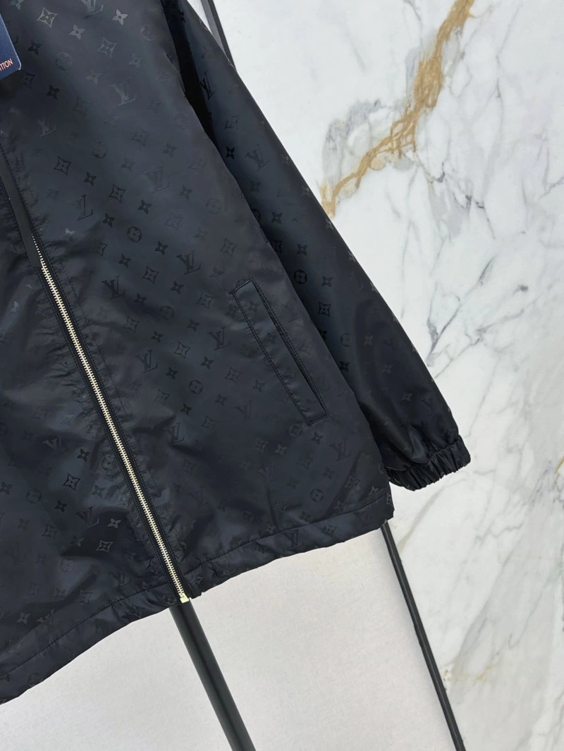 WaterResistant Louis Vuitton Outwear 130744