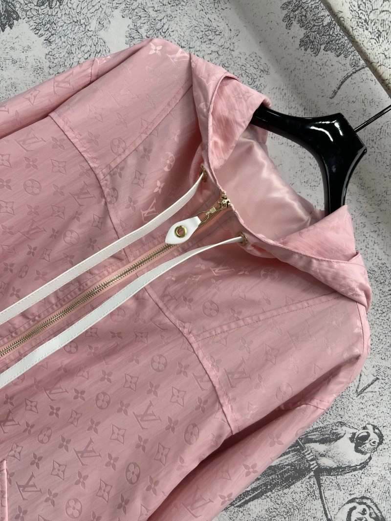 Stretchable Louis Vuitton Outwear 130737