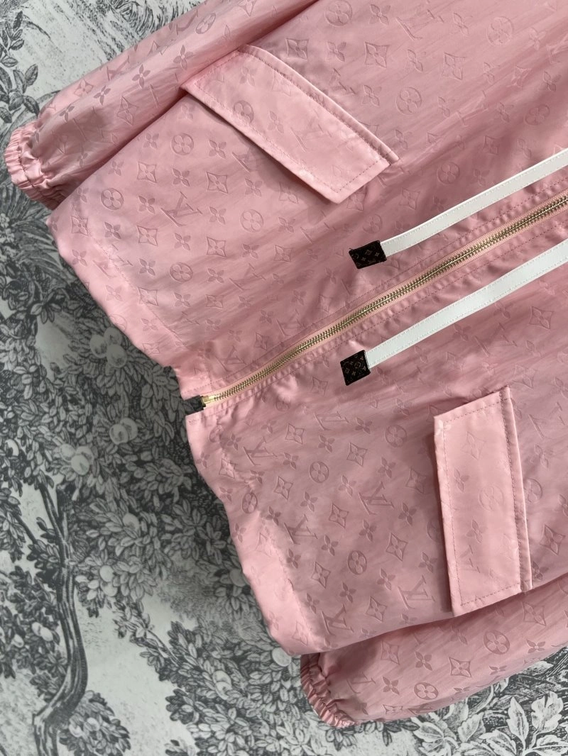 Stretchable Louis Vuitton Outwear 130737