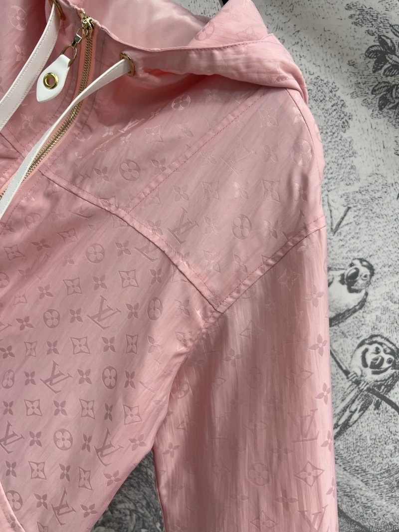 Stretchable Louis Vuitton Outwear 130737
