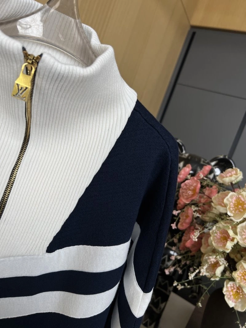 Vibrant Louis Vuitton Outwear 130742