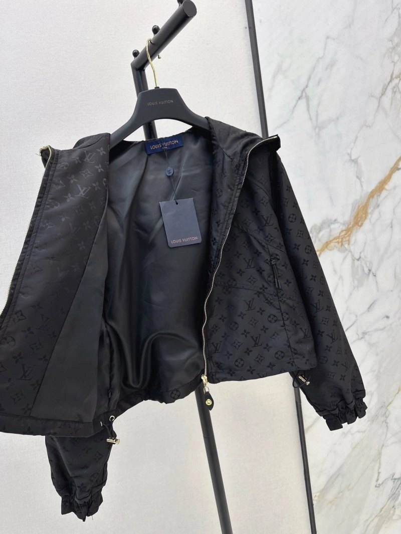 ZipUp Louis Vuitton Outwear 130743