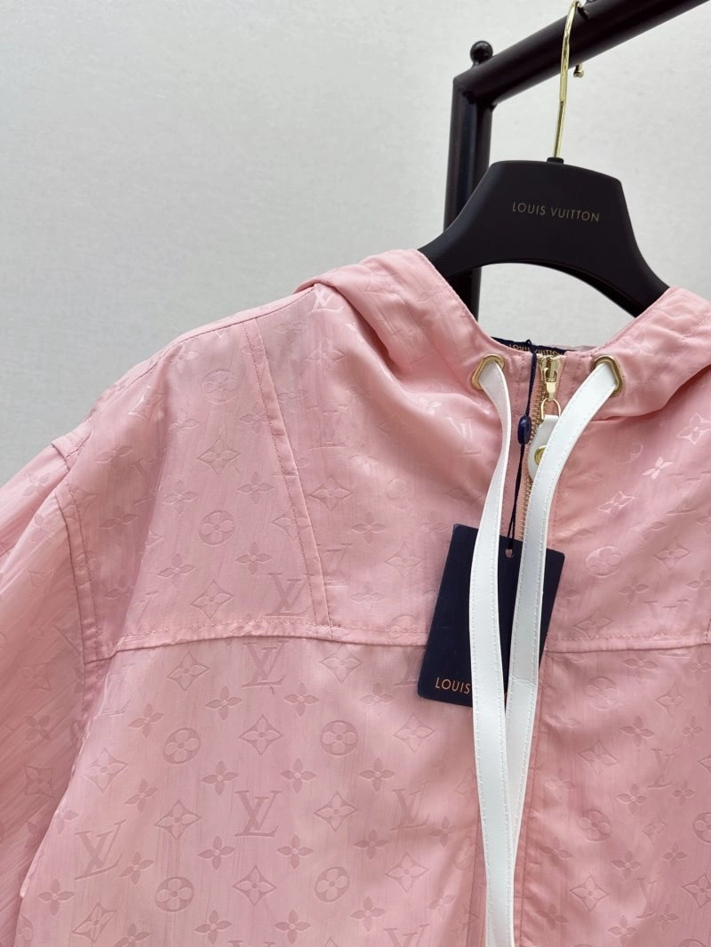 Sleek Louis Vuitton Outwear 130718