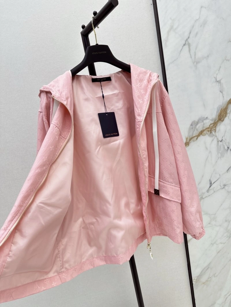 Sleek Louis Vuitton Outwear 130718
