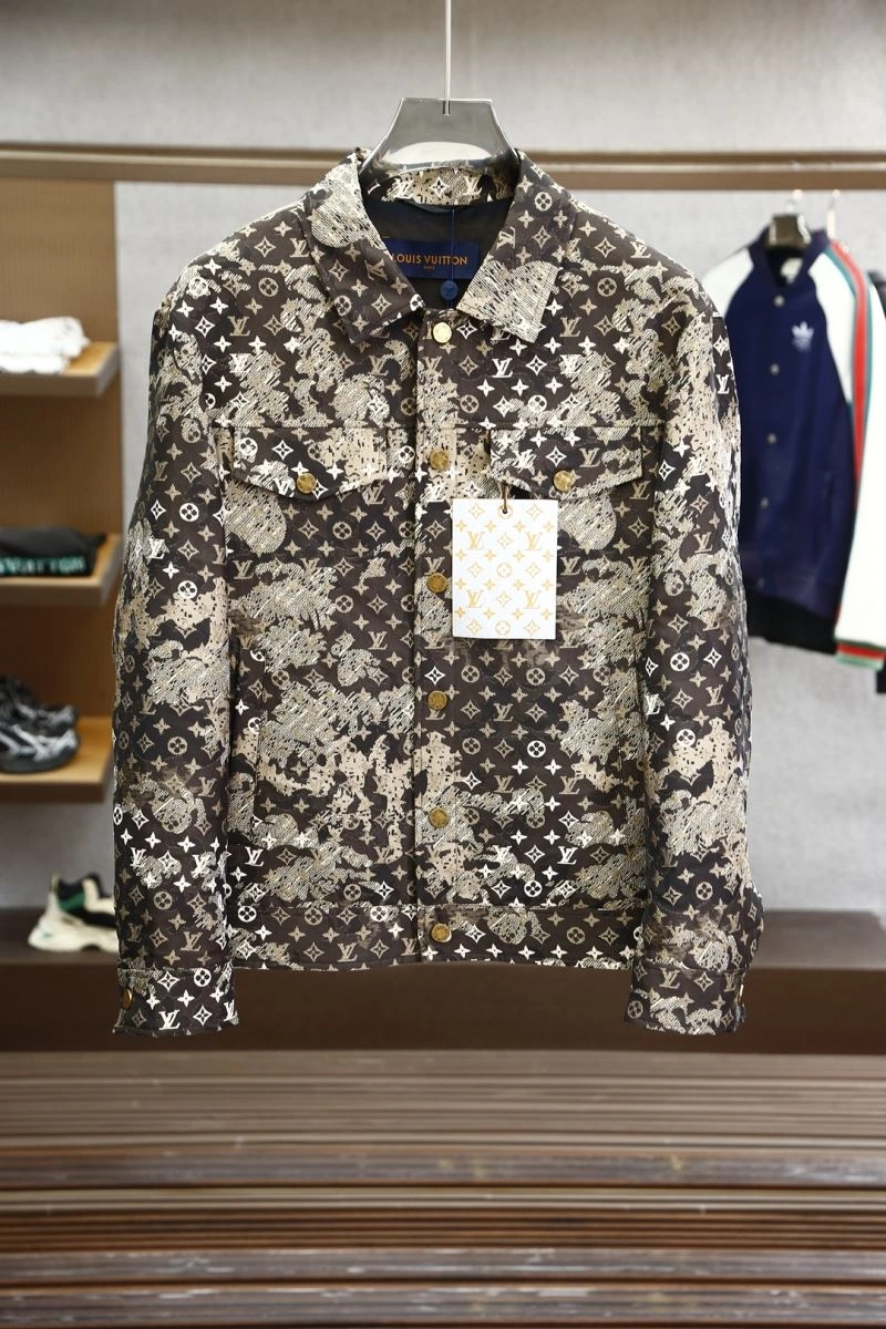 Sophisticated Louis Vuitton Outwear 135841