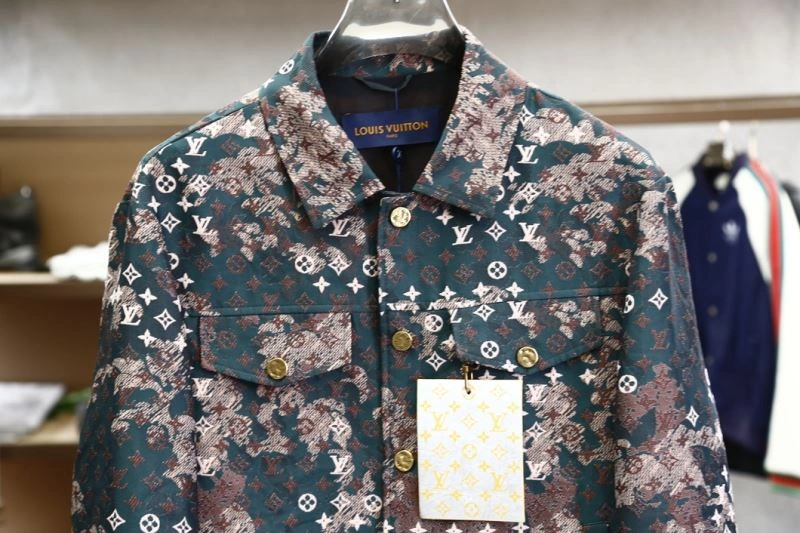 Sophisticated Louis Vuitton Outwear 135841