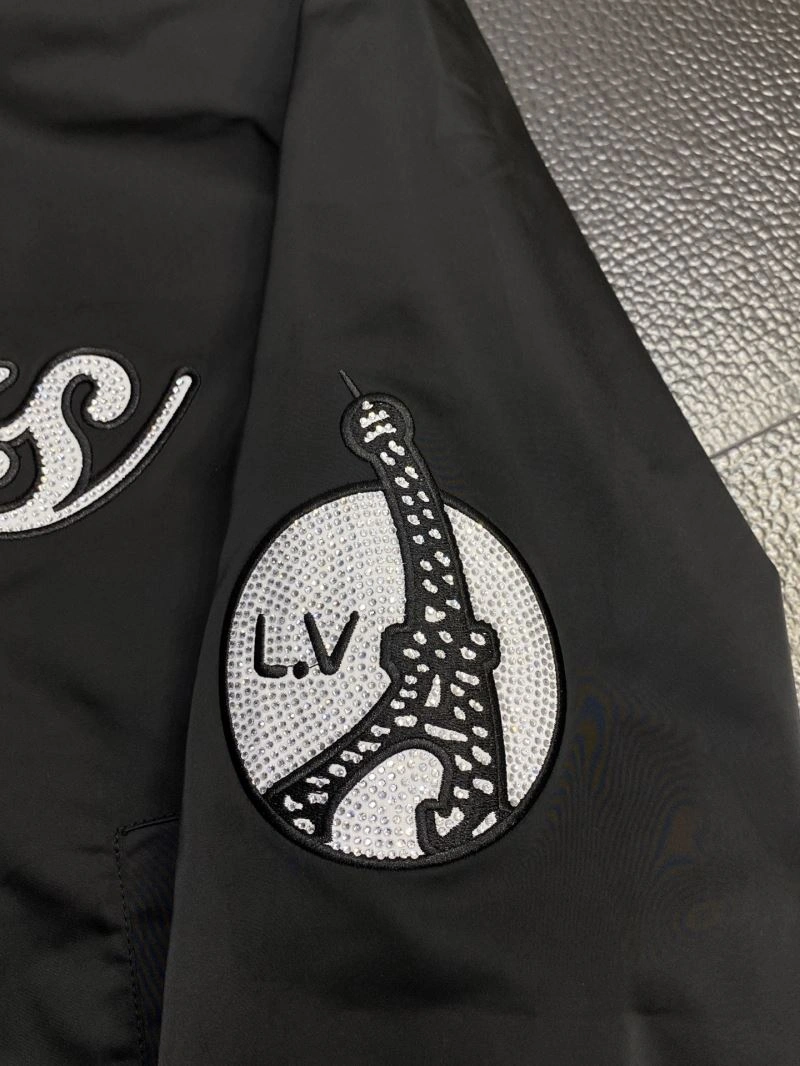 Soft Louis Vuitton Outwear 135829
