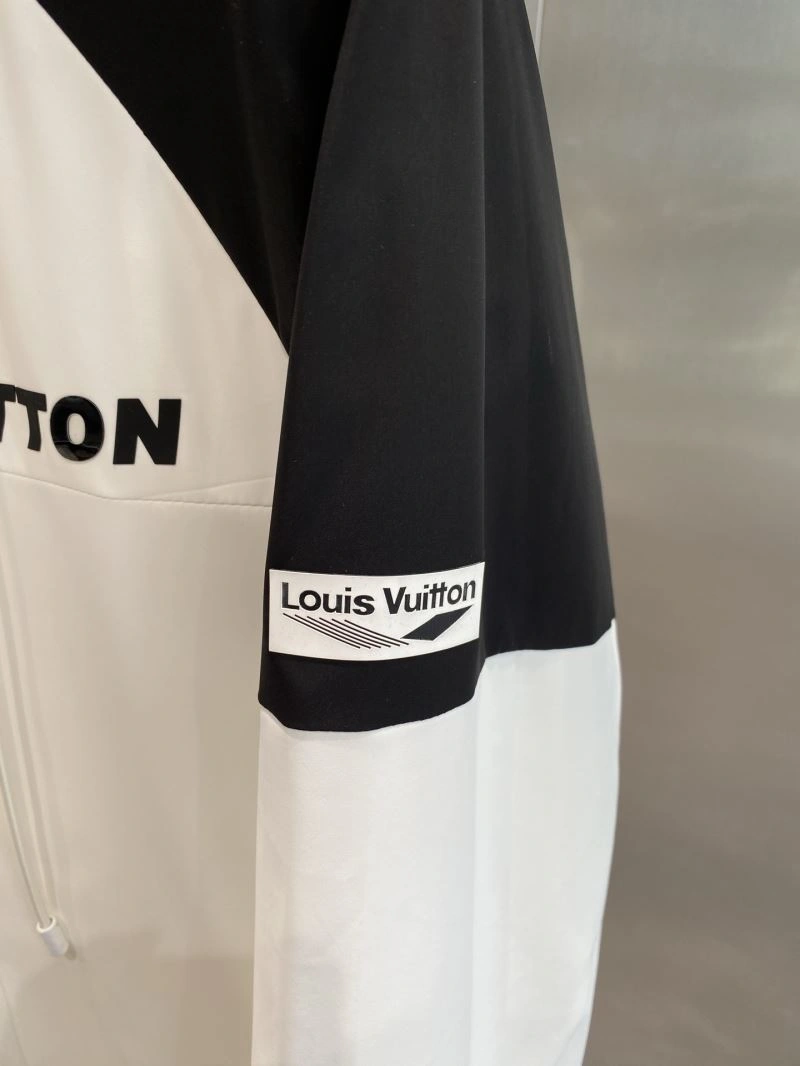 FashionForward Louis Vuitton Outwear 135814