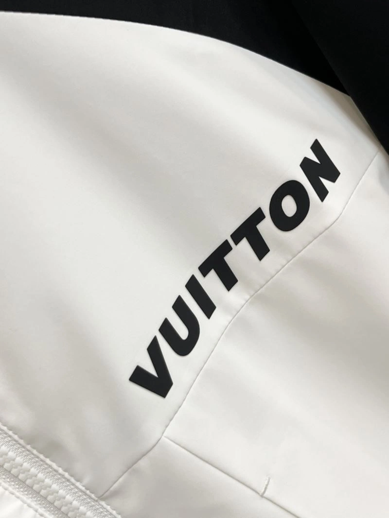 FlexibleFit Louis Vuitton Outwear 135830