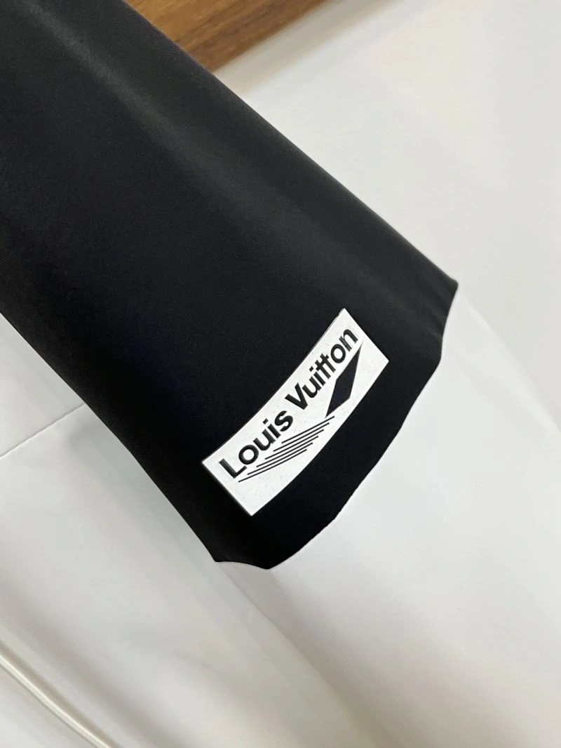 FlexibleFit Louis Vuitton Outwear 135830