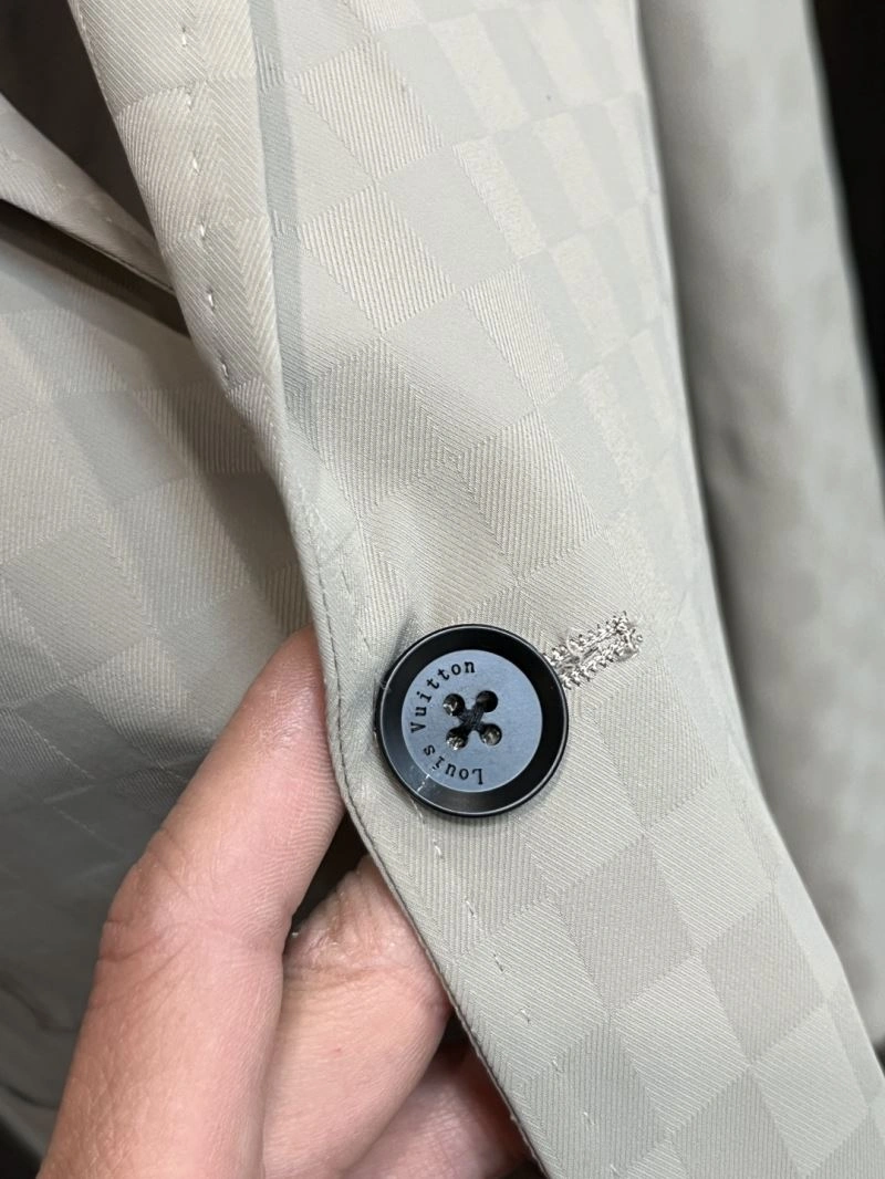 Durable Louis Vuitton Outwear 135819