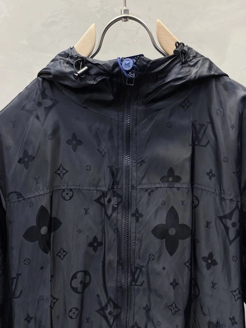 Louis Vuitton Outwear Chic 135822
