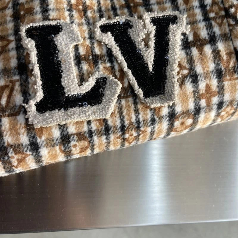 Tailored Louis Vuitton Outwear 135817