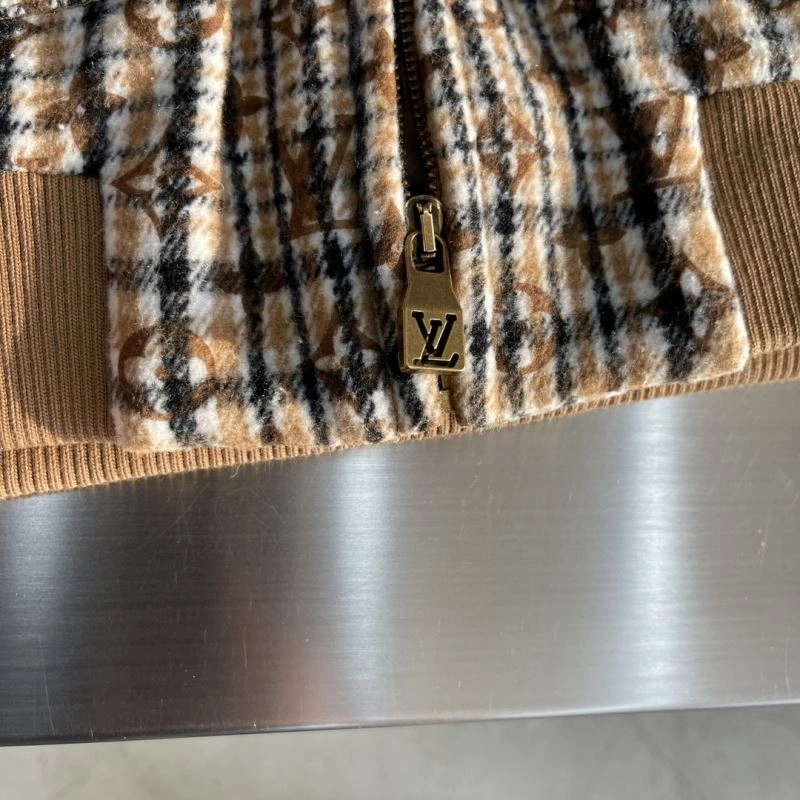Tailored Louis Vuitton Outwear 135817