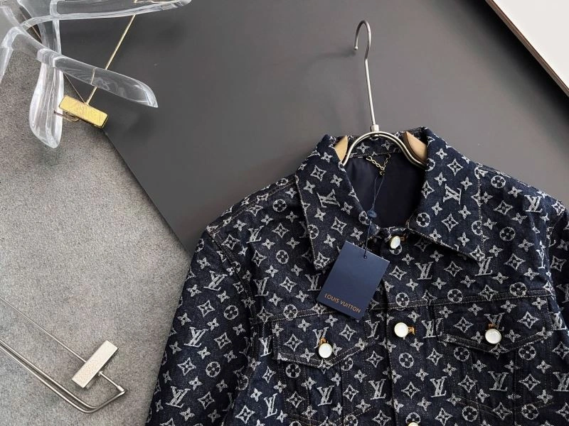 Minimalist Louis Vuitton Outwear 135801