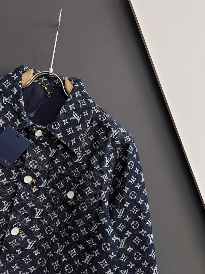 Minimalist Louis Vuitton Outwear 135801