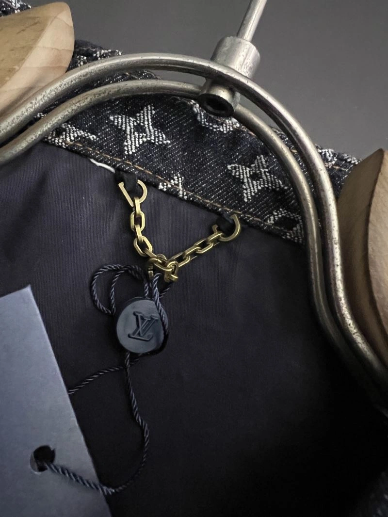 Minimalist Louis Vuitton Outwear 135801