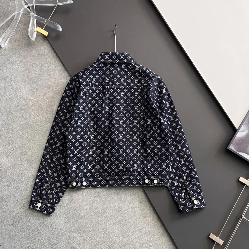 Minimalist Louis Vuitton Outwear 135801